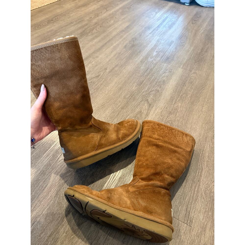 UGG Australia - Mid Calf Sheepskin Boots - Women’s 9, Chestnut